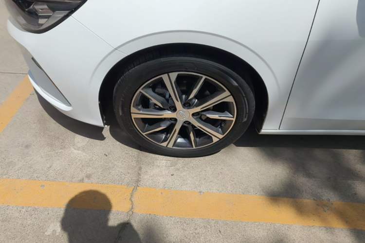 Used Geely Auto Emgrand 2023 4th Generation Champion Edition 1.5L CVT Prestige Model Left Front Wheel Hub