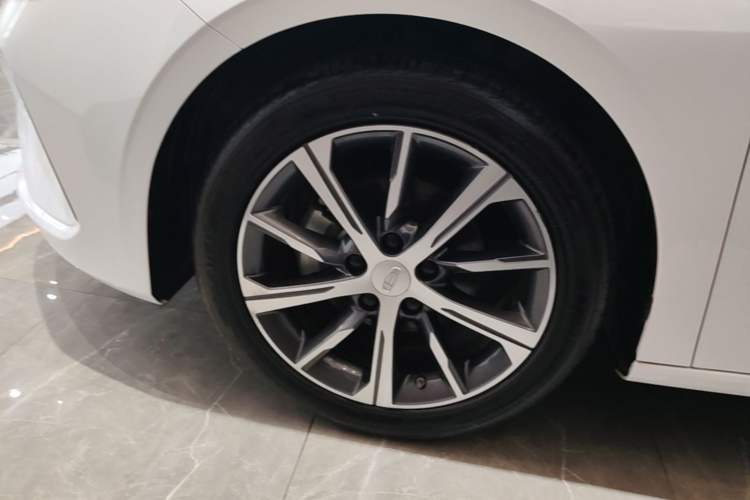 Used Geely Auto Emgrand 2023 4th Generation Champion Edition 1.5L CVT Prestige Model Left Front Wheel Hub