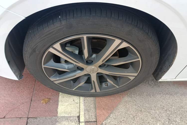 Used Geely Auto Emgrand 2023 4th Generation Champion Edition 1.5L CVT Prestige Model Left Front Wheel Hub