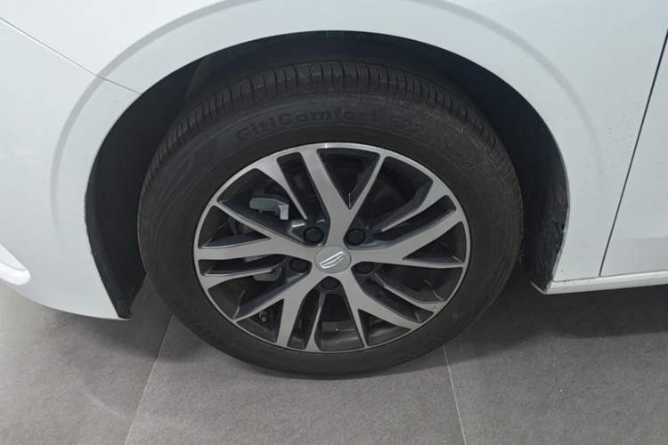 Used Geely Auto Emgrand 2023 4th Generation Champion Edition 1.5L CVT Luxury Model Left Front Wheel Hub