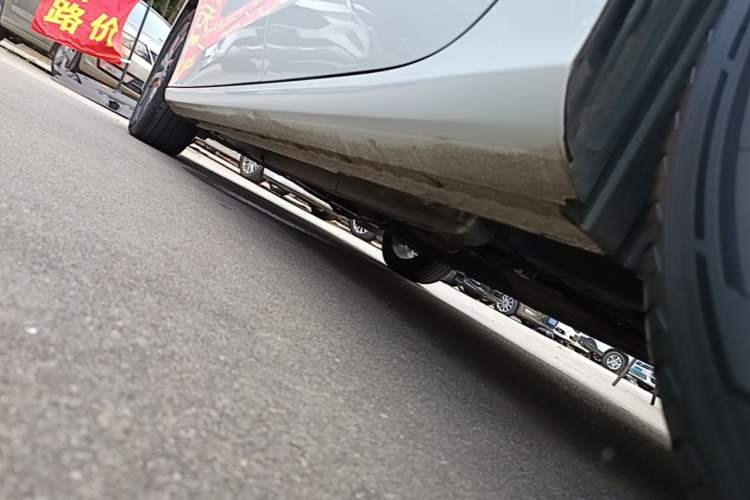 Used Geely Auto Emgrand 2023 4th Generation Champion Edition 1.5L CVT Prestige Model Left Side Sill