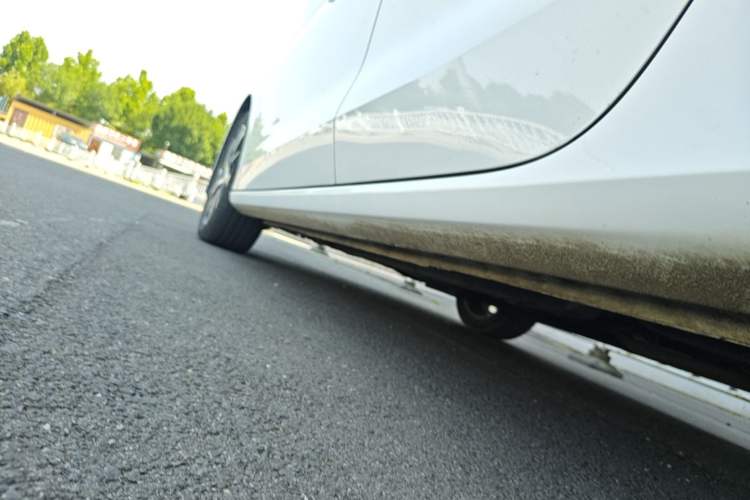 Used Geely Auto Emgrand 2023 4th Generation Champion Edition 1.5L CVT Prestige Model Left Side Sill