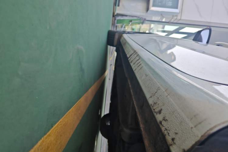 Used Geely Auto Emgrand 2023 4th Generation Champion Edition 1.5L CVT Prestige Model Left Side Sill
