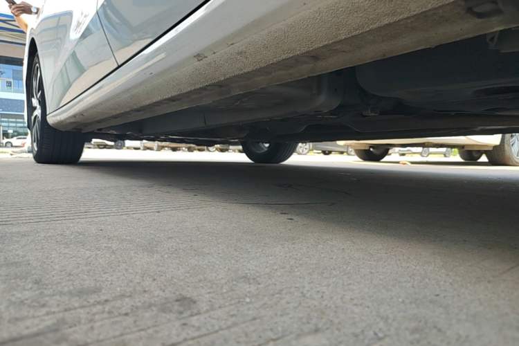 Used Geely Auto Emgrand 2023 4th Generation Champion Edition 1.5L CVT Prestige Model Left Side Sill