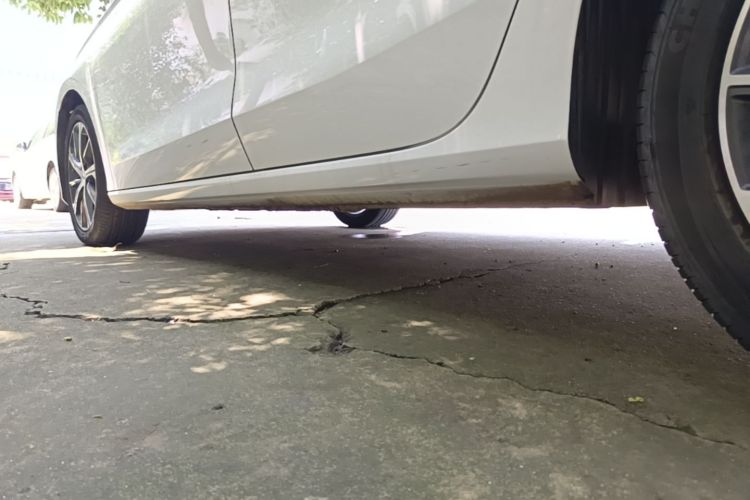 Used Geely Auto Emgrand 2023 4th Generation Champion Edition 1.5L CVT Prestige Model Left Side Sill