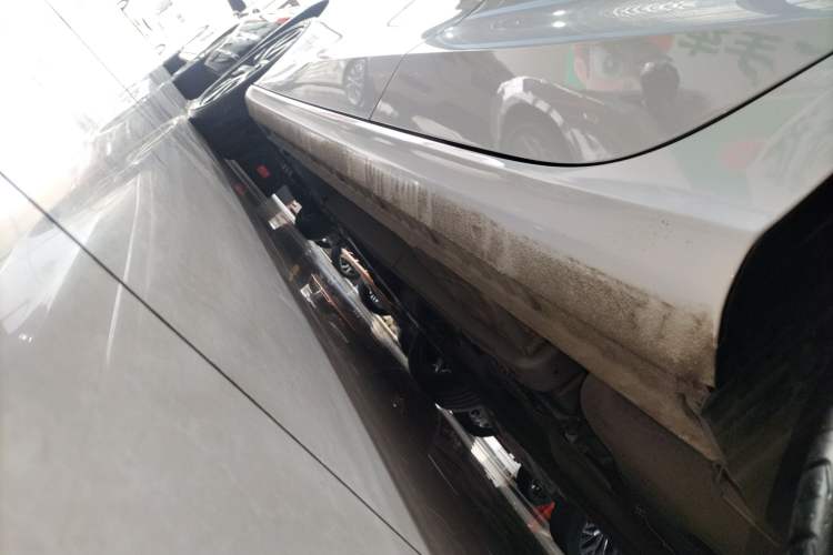 Used Geely Auto Emgrand 2023 4th Generation Champion Edition 1.5L CVT Prestige Model Left Side Sill