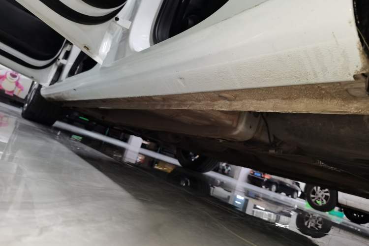 Used Geely Auto Emgrand 2023 4th Generation Champion Edition 1.5L CVT Prestige Model Left Side Sill
