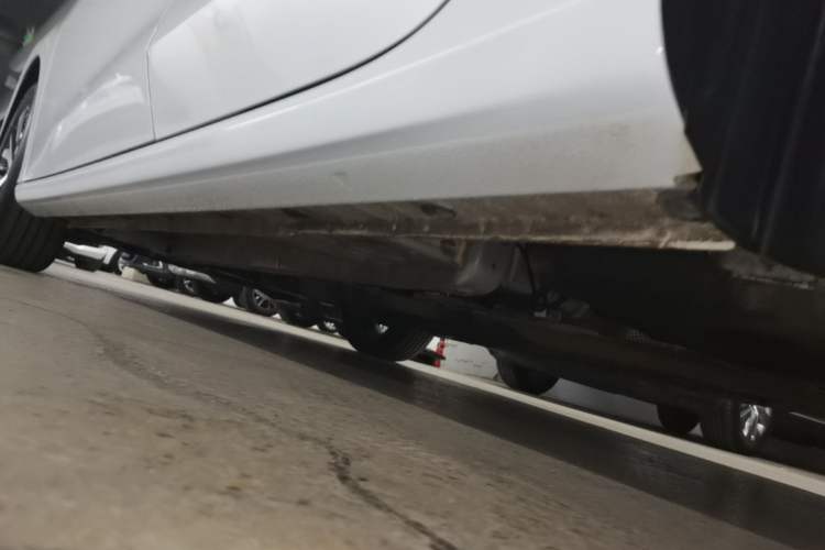 Used Geely Auto Emgrand 2023 4th Generation Champion Edition 1.5L CVT Luxury Model Left Side Sill
