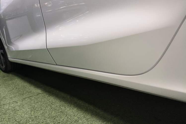 Used Geely Auto Emgrand 2023 4th Generation Champion Edition 1.5L CVT Prestige Model Left Side Sill