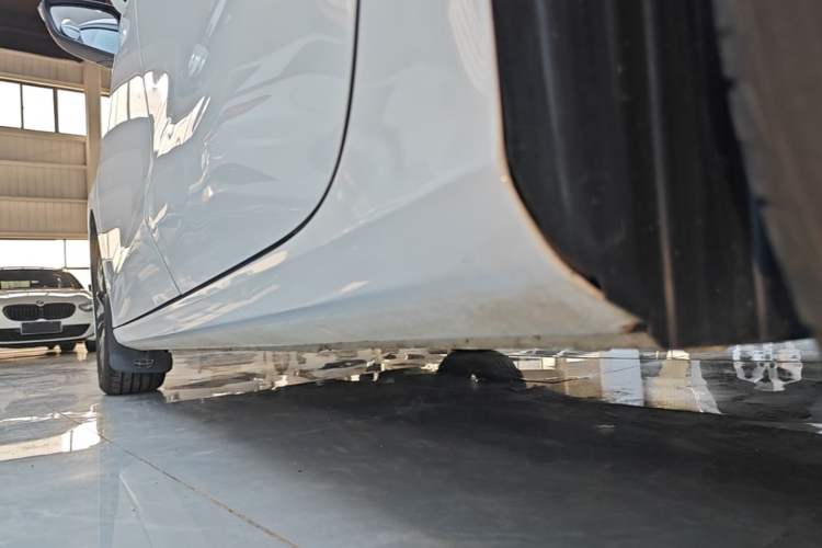 Used Geely Auto Emgrand 2023 4th Generation Champion Edition 1.5L Manual Luxury Model Left Side Sill