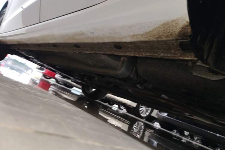 Used Geely Auto Emgrand 2023 4th Generation Champion Edition 1.5L CVT Prestige Model Left Side Sill
