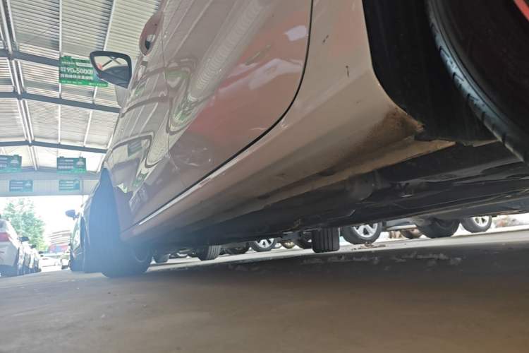 Used Geely Auto Emgrand 2023 4th Generation Champion Edition 1.5L CVT Flagship Model Left Side Sill