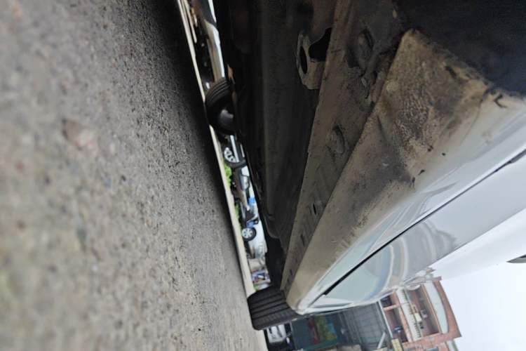 Used Geely Auto Emgrand 2023 4th Generation Champion Edition 1.5L CVT Prestige Model Left Side Sill