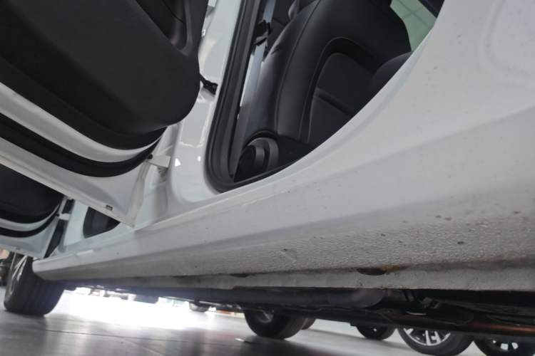Used Geely Auto Emgrand 2023 4th Generation Champion Edition 1.5L CVT Luxury Model Left Side Sill