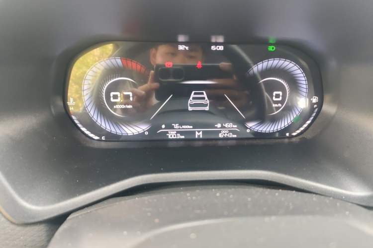 Used Geely Auto Emgrand 2023 4th Generation Champion Edition 1.5L Manual Luxury Model Odometer Close Up