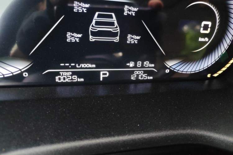 Used Geely Auto Emgrand 2023 4th Generation Champion Edition 1.5L CVT Prestige Model Odometer Close Up