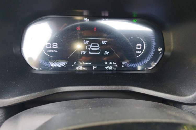 Used Geely Auto Emgrand 2023 4th Generation Champion Edition 1.5L CVT Prestige Model Odometer Close Up