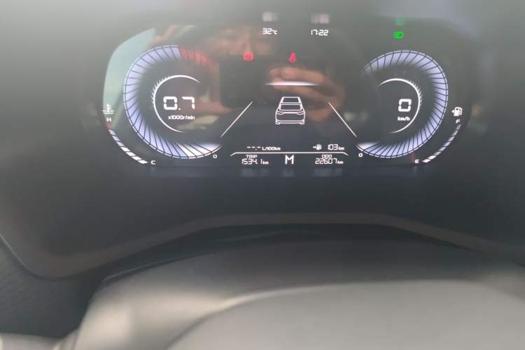 Used Geely Auto Emgrand 2023 4th Generation Champion Edition 1.5L Manual Luxury Model Odometer Close Up
