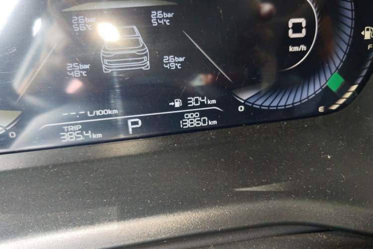 Used Geely Auto Emgrand 2023 4th Generation Champion Edition 1.5L CVT Prestige Model Odometer Close Up