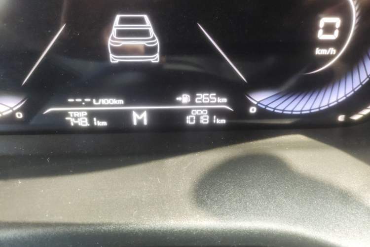 Used Geely Auto Emgrand 2023 4th Generation Champion Edition 1.5L Manual Luxury Model Odometer Close Up
