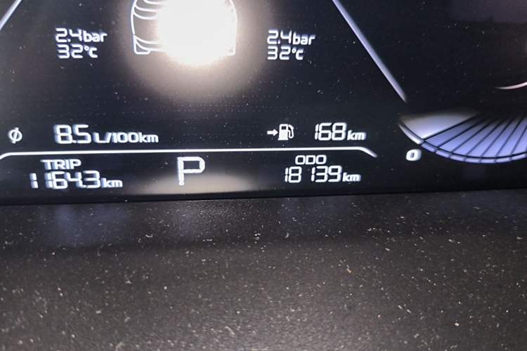 Used Geely Auto Emgrand 2023 4th Generation Champion Edition 1.5L CVT Prestige Model Odometer Close Up