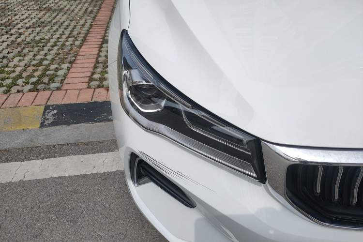 Used Geely Auto Emgrand 2023 4th Generation Champion Edition 1.5L CVT Luxury Model Right Front Headlight
