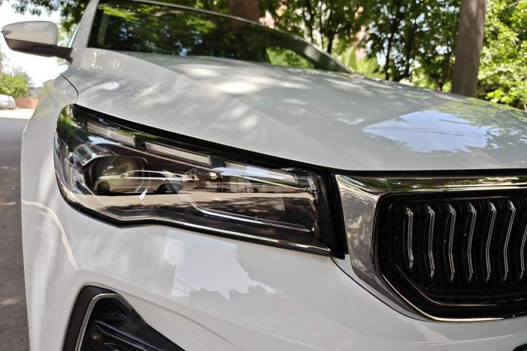 Used Geely Auto Emgrand 2023 4th Generation Champion Edition 1.5L CVT Luxury Model Right Front Headlight