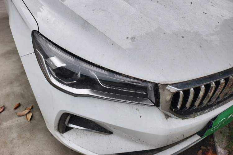Used Geely Auto Emgrand 2023 4th Generation Champion Edition 1.5L Manual Luxury Model Right Front Headlight