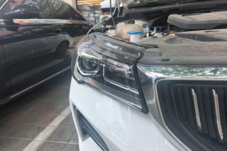 Used Geely Auto Emgrand 2023 4th Generation Champion Edition 1.5L Manual Luxury Model Right Front Headlight