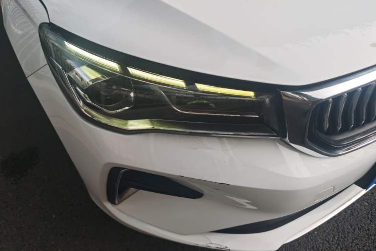 Used Geely Auto Emgrand 2023 4th Generation Champion Edition 1.5L Manual Luxury Model Right Front Headlight