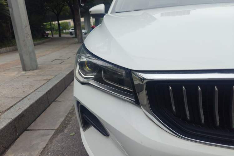 Used Geely Auto Emgrand 2023 4th Generation Champion Edition 1.5L CVT Luxury Model Right Front Headlight