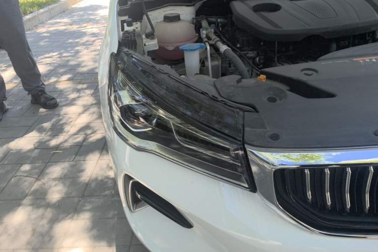 Used Geely Auto Emgrand 2023 4th Generation Champion Edition 1.5L CVT Flagship Model Right Front Headlight