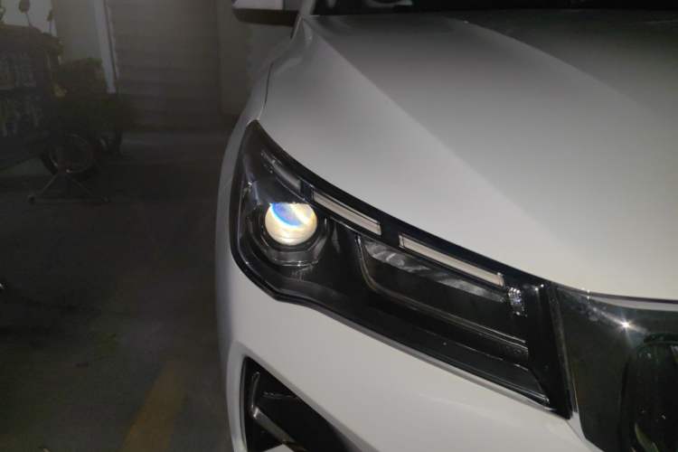 Used Geely Auto Emgrand 2023 4th Generation Champion Edition 1.5L Manual Luxury Model Right Front Headlight
