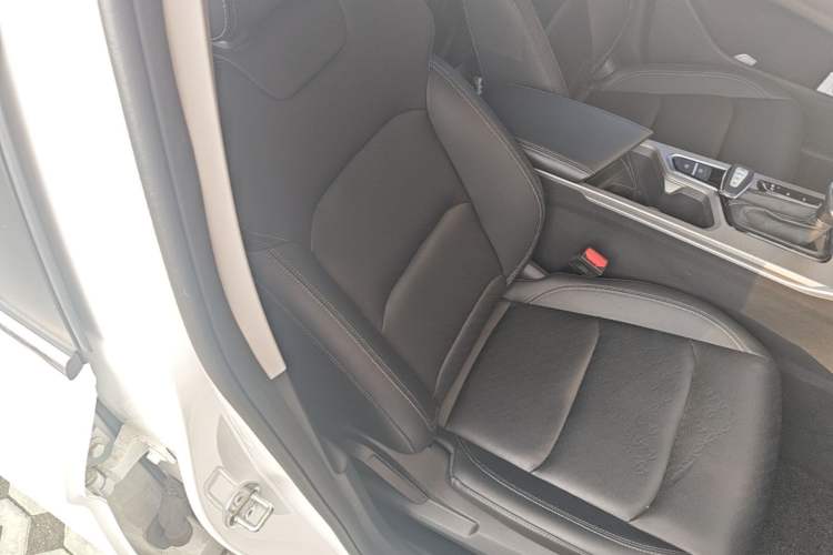 Used Geely Auto Emgrand 2023 4th Generation Champion Edition 1.5L CVT Prestige Model Right Front Seat