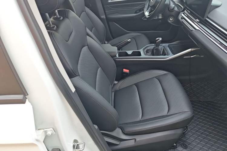 Used Geely Auto Emgrand 2023 4th Generation Champion Edition 1.5L Manual Luxury Model Right Front Seat