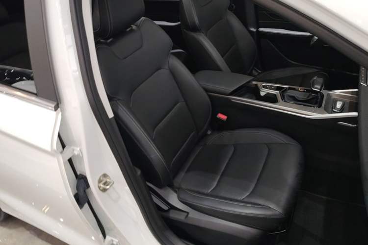 Used Geely Auto Emgrand 2023 4th Generation Champion Edition 1.5L CVT Prestige Model Right Front Seat