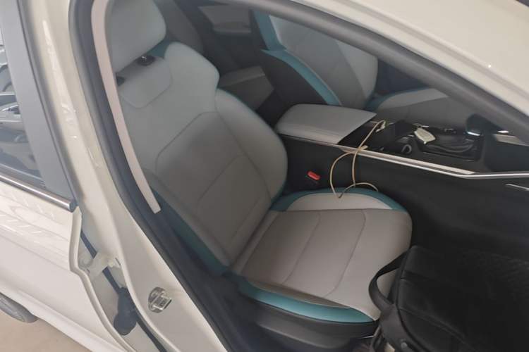 Used Geely Auto Emgrand 2023 4th Generation Champion Edition 1.5L CVT Flagship Model Right Front Seat