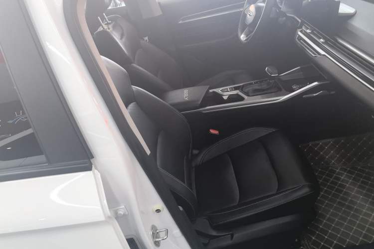 Used Geely Auto Emgrand 2023 4th Generation Champion Edition 1.5L CVT Luxury Model Right Front Seat