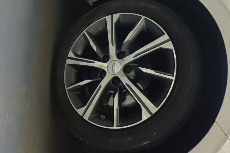 Used Geely Auto Emgrand 2023 4th Generation Champion Edition 1.5L CVT Prestige Model Right Front Wheel Hub