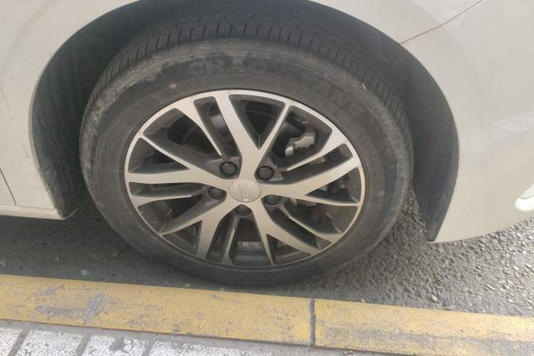 Used Geely Auto Emgrand 2023 4th Generation Champion Edition 1.5L Manual Luxury Model Right Front Wheel Hub