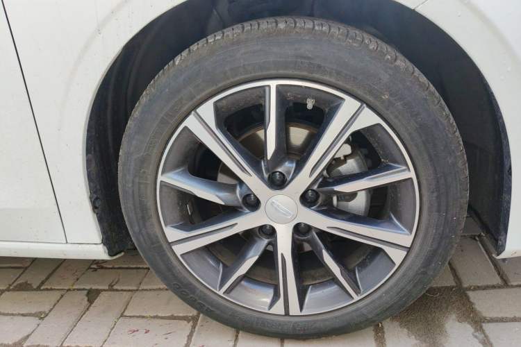Used Geely Auto Emgrand 2023 4th Generation Champion Edition 1.5L CVT Prestige Model Right Front Wheel Hub