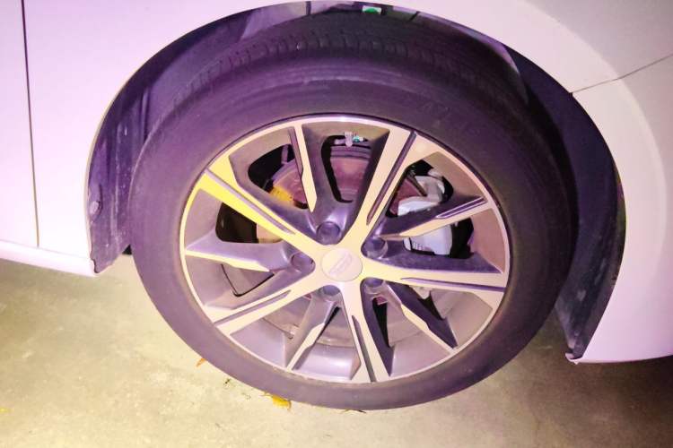 Used Geely Auto Emgrand 2023 4th Generation Champion Edition 1.5L CVT Prestige Model Right Front Wheel Hub