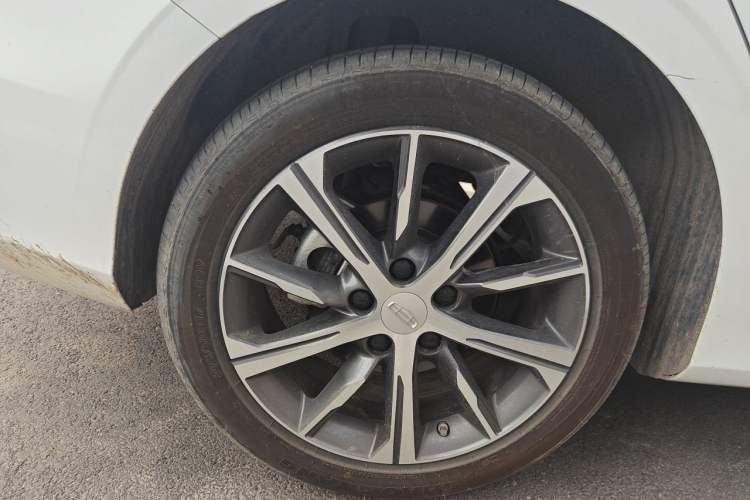 Used Geely Auto Emgrand 2023 4th Generation Champion Edition 1.5L CVT Prestige Model Right Front Wheel Hub
