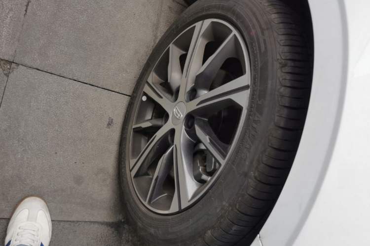Used Geely Auto Emgrand 2023 4th Generation Champion Edition 1.5L CVT Prestige Model Right Front Wheel Hub