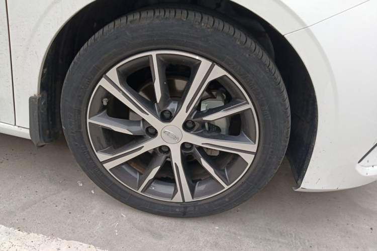 Used Geely Auto Emgrand 2023 4th Generation Champion Edition 1.5L CVT Prestige Model Right Front Wheel Hub