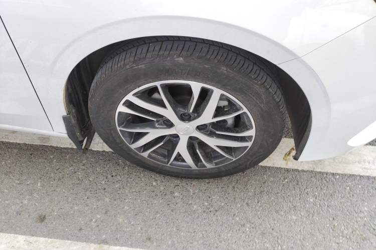 Used Geely Auto Emgrand 2023 4th Generation Champion Edition 1.5L CVT Luxury Model Right Front Wheel Hub