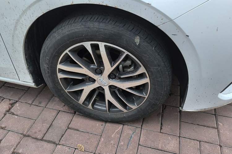 Used Geely Auto Emgrand 2023 4th Generation Champion Edition 1.5L Manual Luxury Model Right Front Wheel Hub