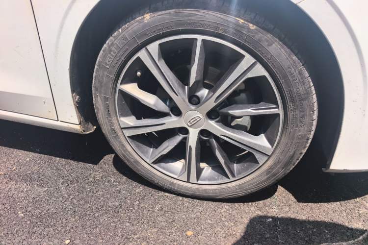 Used Geely Auto Emgrand 2023 4th Generation Champion Edition 1.5L CVT Prestige Model Right Front Wheel Hub