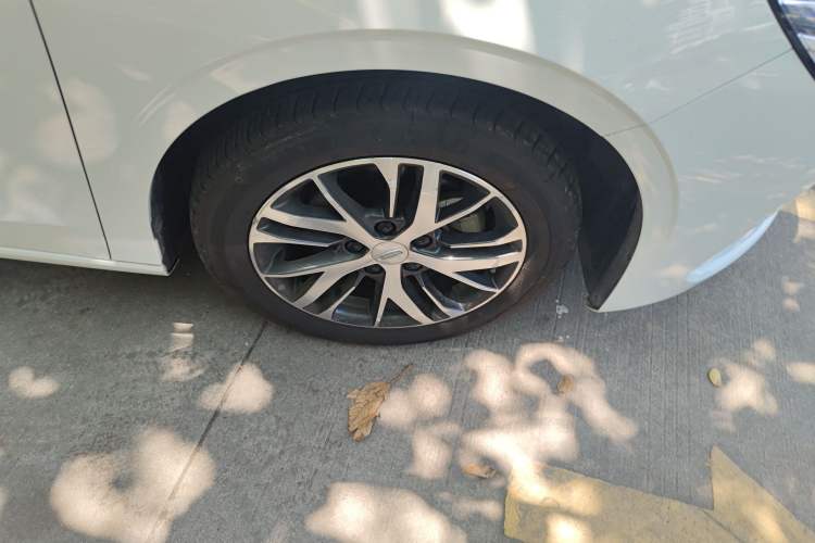 Used Geely Auto Emgrand 2023 4th Generation Champion Edition 1.5L CVT Luxury Model Right Front Wheel Hub