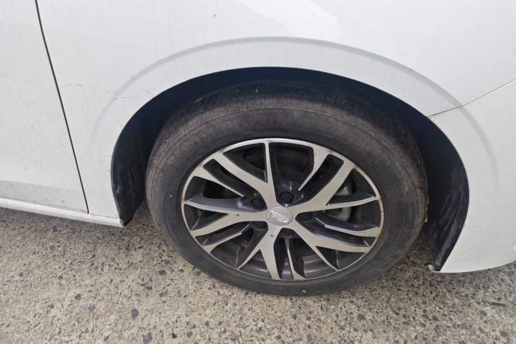Used Geely Auto Emgrand 2023 4th Generation Champion Edition 1.5L Manual Luxury Model Right Front Wheel Hub